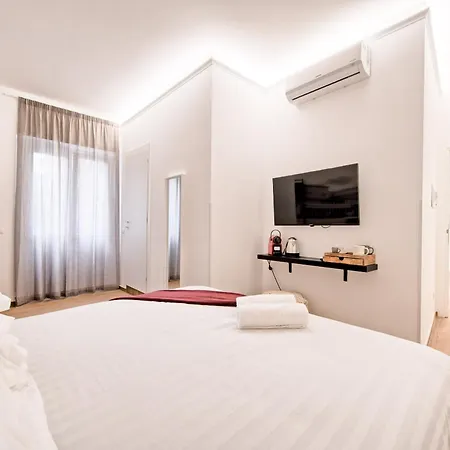 Caesar\'S Quarters - Private Rooms In Rome